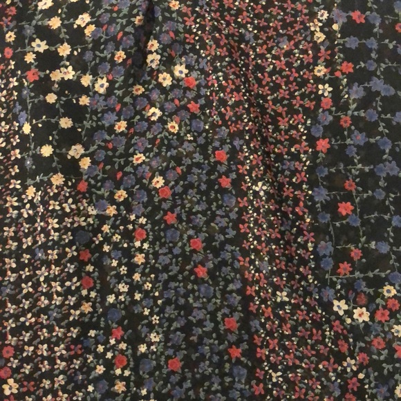 CONSIGNED - Top - Picture 2 of 3